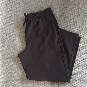 Women’s Lululemon cropped pants